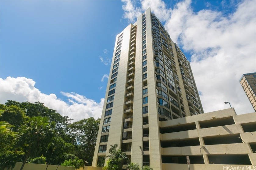 Looking for a peaceful retreat near downtown Honolulu? This - Beach Condo for sale in Honolulu, Hawaii on Beachhouse.com