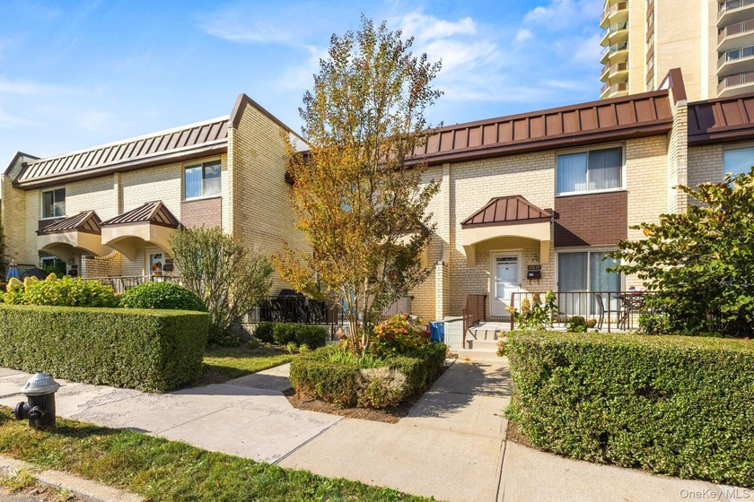 Introducing a beautifully-appointed townhouse in the - Beach Home for sale in Bayside, New York on Beachhouse.com