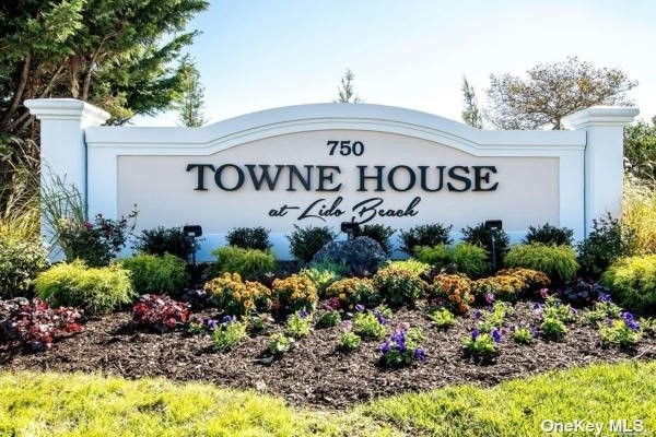 Welcome to this gated community in the desirable Lido Beach - - Beach Townhome/Townhouse for sale in Lido Beach, New York on Beachhouse.com