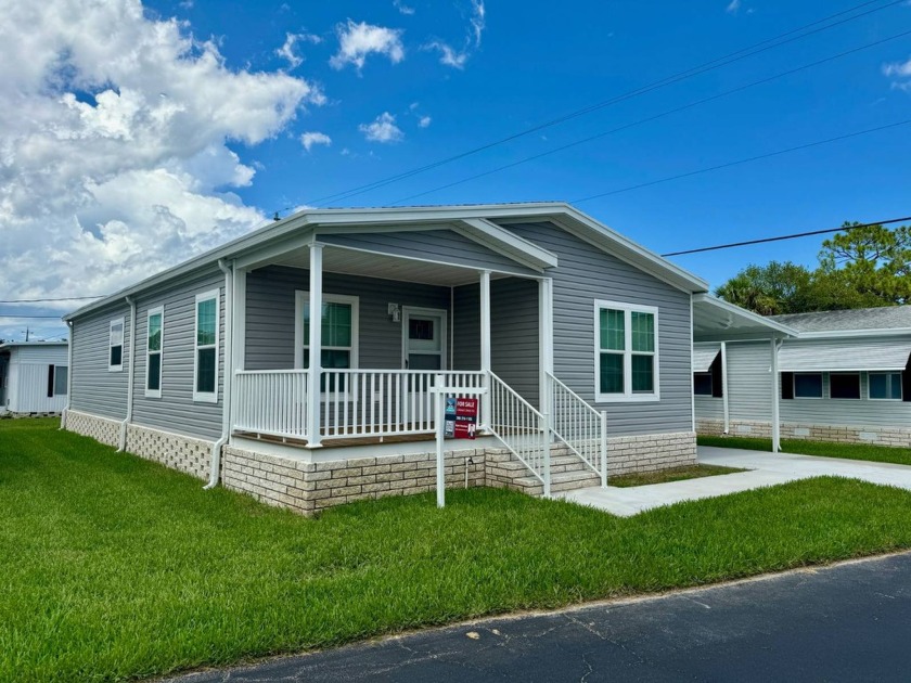 This new Skyline/Champion home has many upgrades including a - Beach Home for sale in Daytona Beach, Florida on Beachhouse.com