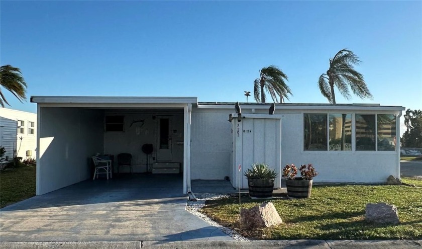 Discover a charming home that remained unscathed by Hurricane - Beach Home for sale in Bradenton, Florida on Beachhouse.com