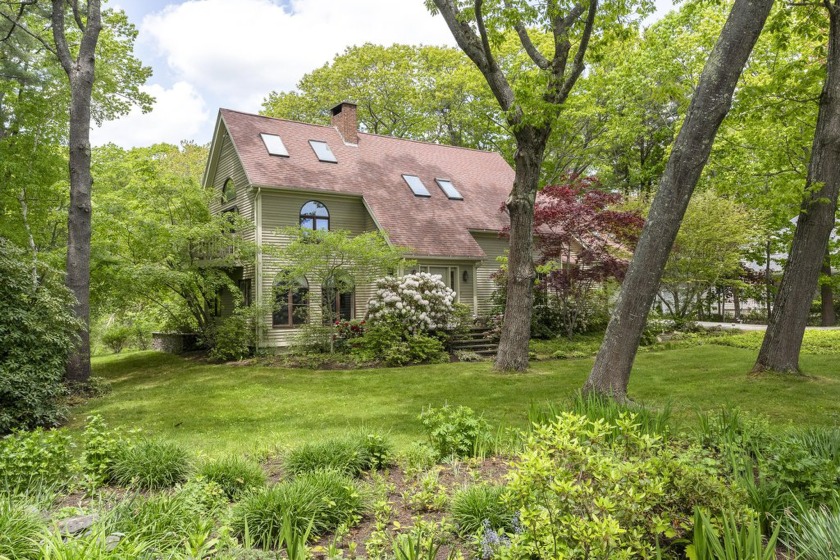 Charming Home in a Prime Location  Nestled on a beautiful street - Beach Home for sale in Kennebunkport, Maine on Beachhouse.com