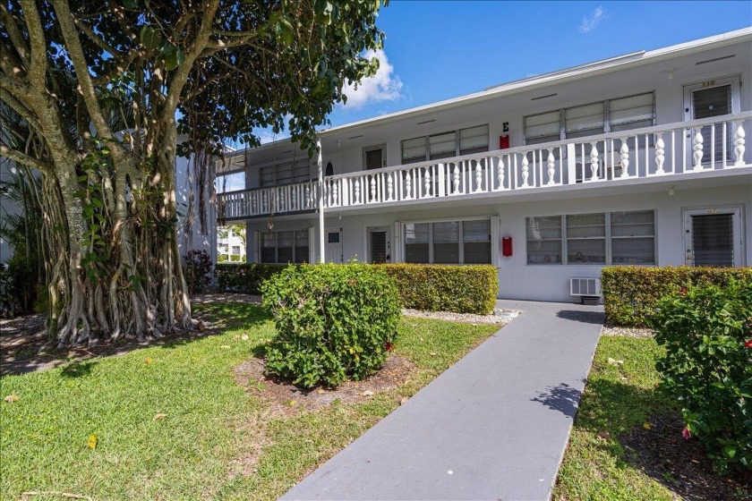 Welcome Home! Don't miss this delightful ground floor 1-bedroom - Beach Condo for sale in West Palm Beach, Florida on Beachhouse.com