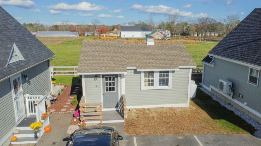 55+Charming and cozy, this 1-bedroom, 1-bath cottage in The - Beach Condo for sale in Saco, Maine on Beachhouse.com