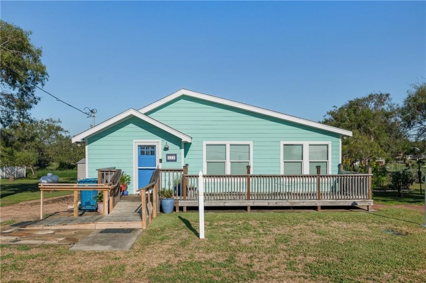 Charming 2-bed, 2-bath cottage-style home with picturesque water - Beach Home for sale in Bayside, Texas on Beachhouse.com