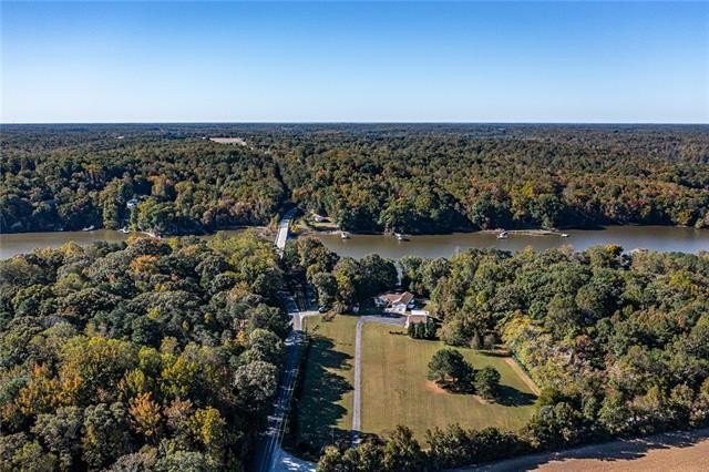 Beautifully maintained waterfront home close to Northern - Beach Home for sale in Mount Holly, Virginia on Beachhouse.com