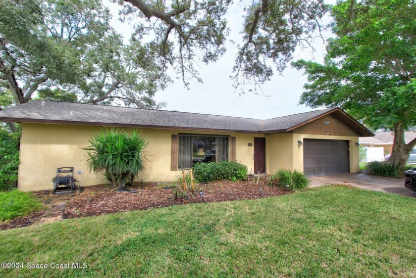 Golfers Welcome! Discover this rare find in Brevard County's - Beach Home for sale in Melbourne, Florida on Beachhouse.com