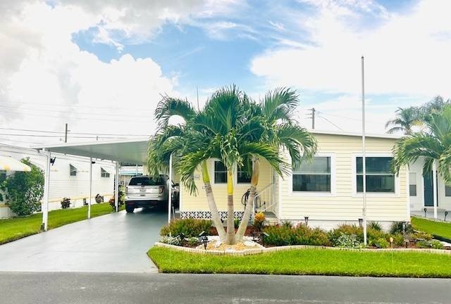 Welcome to your dream home in the vibrant 55+ community of Vista - Beach Home for sale in Bradenton, Florida on Beachhouse.com