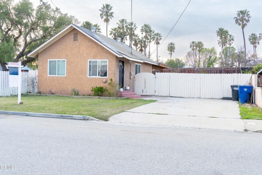 Welcome home to this charming, cozy 2-bedroom, 1-bath home - Beach Home for sale in Ventura, California on Beachhouse.com