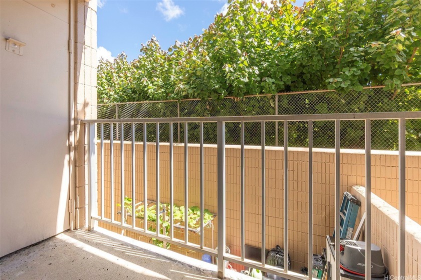 A very spacious unit in Nuuanu Park for your personal touch !! - Beach Condo for sale in Honolulu, Hawaii on Beachhouse.com