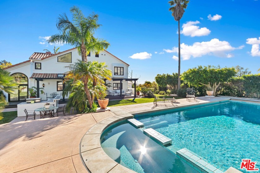 Stunning remodeled ocean view home on approx 1 park like acre - Beach Home for sale in Malibu, California on Beachhouse.com