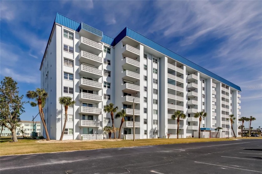 LOCATION, LOCATION! 6th FLOOR CONDO in the 55+ Community of - Beach Condo for sale in Dunedin, Florida on Beachhouse.com