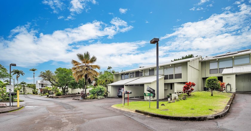 Centrally Located In Hilo! This beautifully updated 2 bedroom, 2 - Beach Condo for sale in Hilo, Hawaii on Beachhouse.com