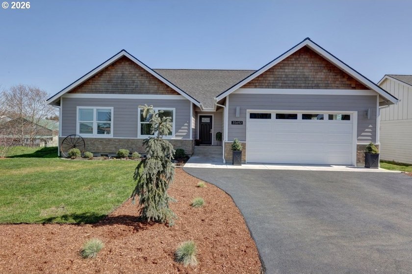 Spacious open-concept home designed for comfort and - Beach Home for sale in Astoria, Oregon on Beachhouse.com