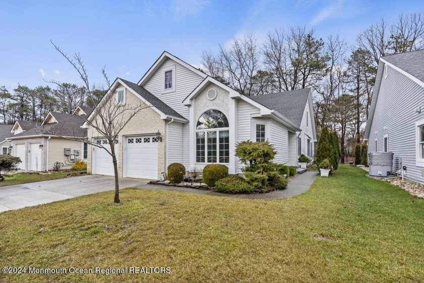 Welcome to your new home! This Turnberry II is on a lovely - Beach Home for sale in Toms River, New Jersey on Beachhouse.com