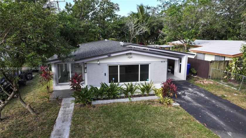 A True Gem in East Hollywood! This fully renovated home boasts - Beach Home for sale in Hollywood, Florida on Beachhouse.com