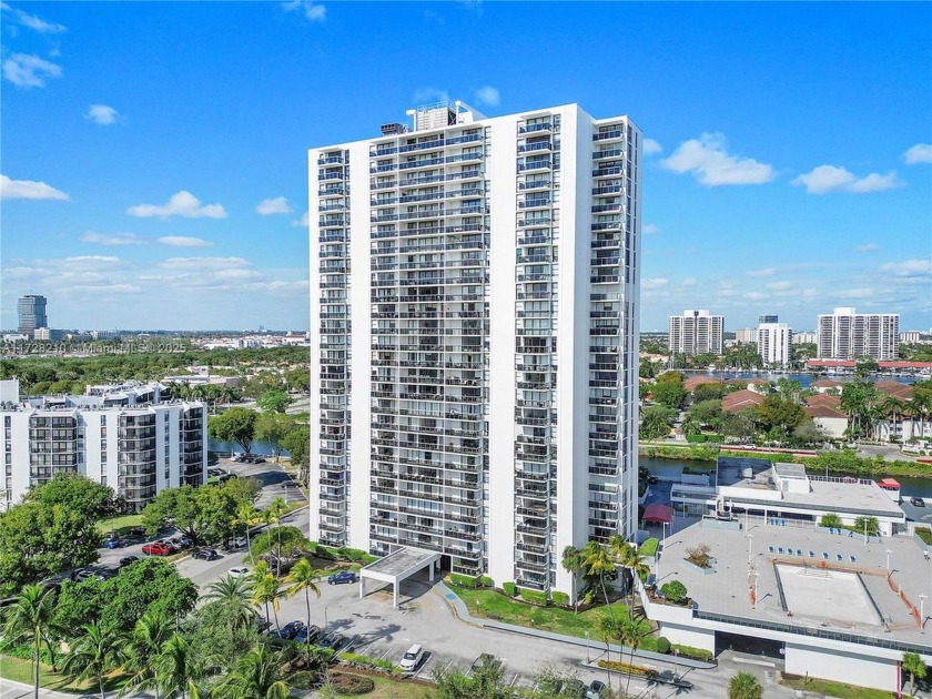 Beautiful 2-bed 2-bath Condo Spanning 1,079 Sq. Ft. Located In - Beach Condo for sale in Aventura, Florida on Beachhouse.com