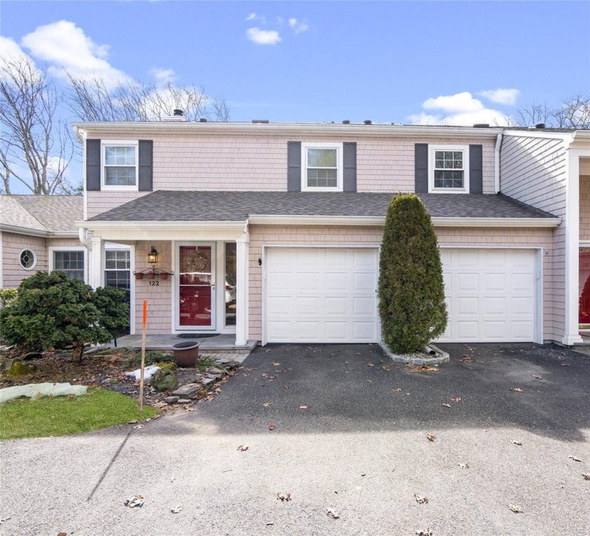 Welcome to this stunning 3-bedroom, 2.5-bathroom townhome - Beach Condo for sale in Bay Shore, New York on Beachhouse.com