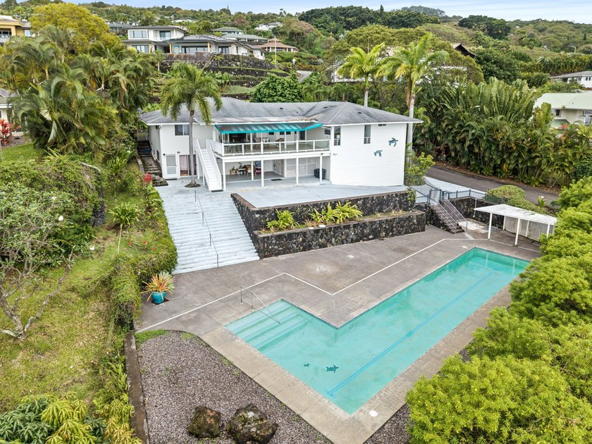 Incredible Home with Excellent *Bones,* just needs a little TLC - Beach Home for sale in Kailua Kona, Hawaii on Beachhouse.com