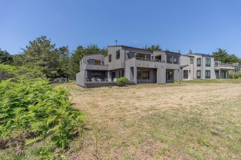 Contemporary, West Meadow, 3 bed/2.5 bath home with dramatic - Beach Home for sale in Sea Ranch, California on Beachhouse.com