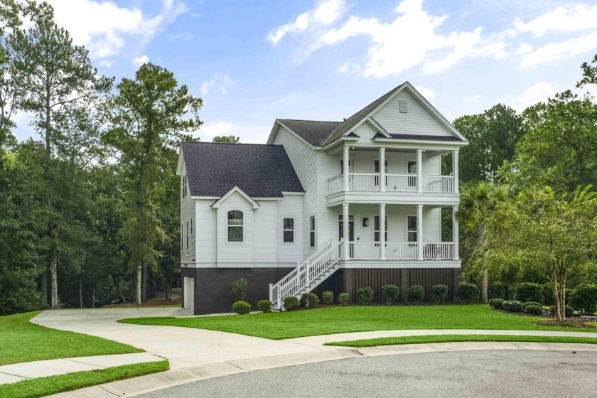 Nestled on a spacious 0.62-acre lot along a scenic tidal creek - Beach Home for sale in Charleston, South Carolina on Beachhouse.com