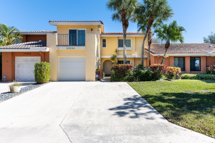 This stunning lakefront property has been completely renovated - Beach Townhome/Townhouse for sale in Boca Raton, Florida on Beachhouse.com