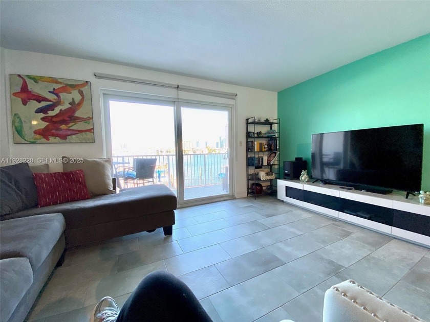 2/2 condo in terrific location! Beautifully maintained and - Beach Condo for sale in Hallandale Beach, Florida on Beachhouse.com