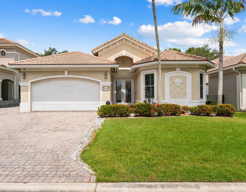 Simply Beautiful 4/3/2 single home w classic pride of ownership - Beach Home for sale in West Palm Beach, Florida on Beachhouse.com