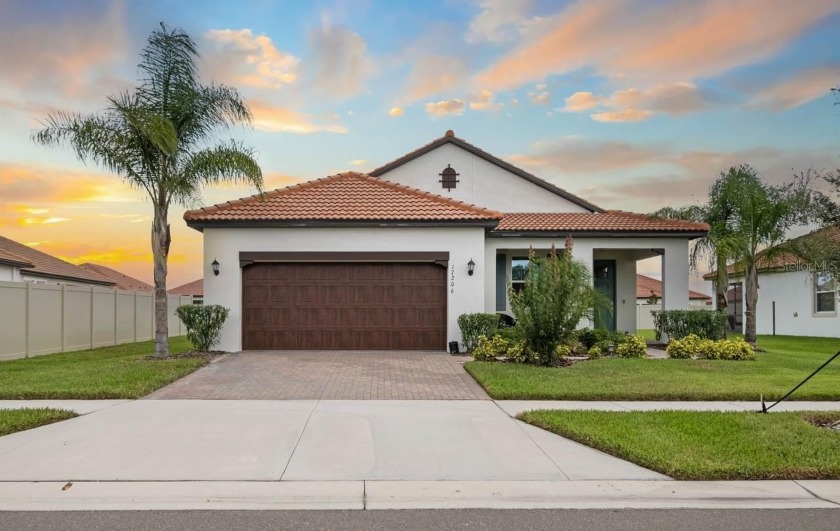 This beautifully maintained 2-bedroom, 2-bathroom home with a - Beach Home for sale in Wimauma, Florida on Beachhouse.com