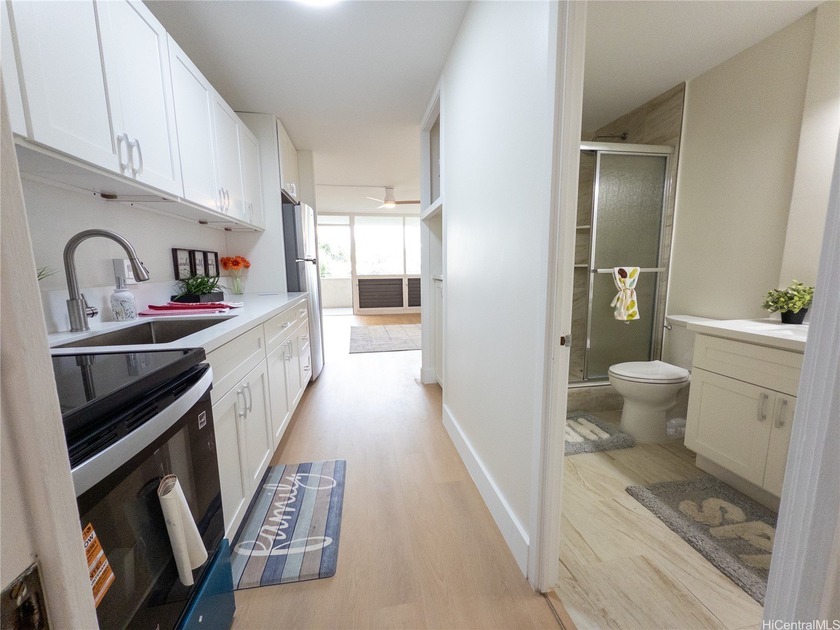 Remodeled 1 bdrm 1 Bath leasehold Coop with a tree-top - Beach Condo for sale in Honolulu, Hawaii on Beachhouse.com