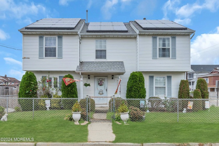 Step inside this welcoming home featuring 3 bedrooms, 2 full - Beach Home for sale in Union Beach, New Jersey on Beachhouse.com