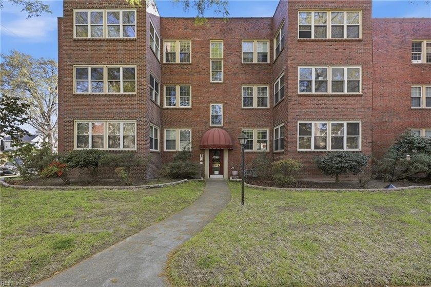 West Ghent - Beautifully updated 2-bedroom, 3rd-floor corner - Beach Townhome/Townhouse for sale in Norfolk, Virginia on Beachhouse.com