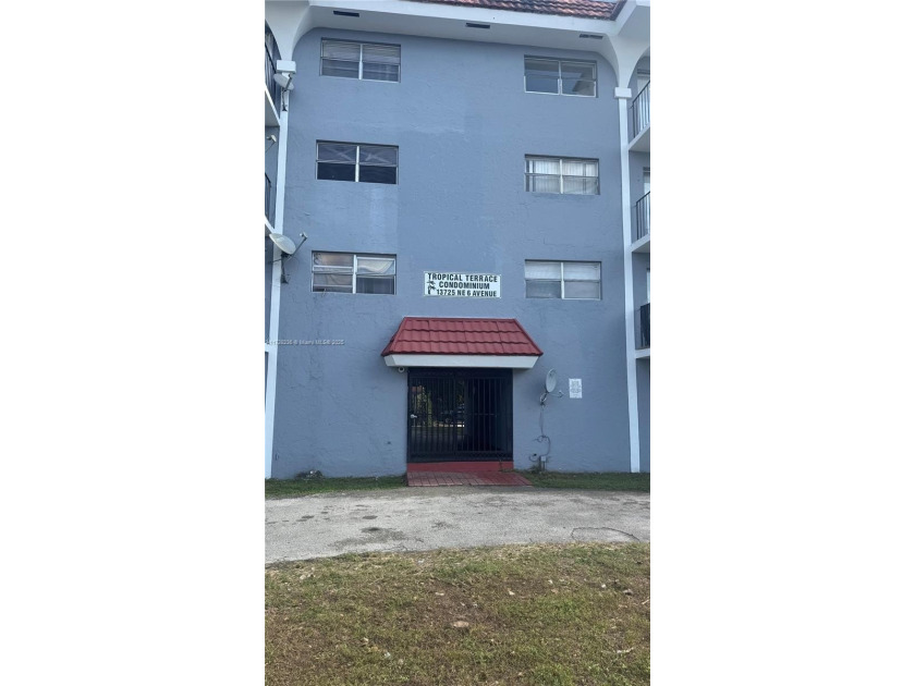 ONE BEDROOM CONDOMINIUM IN THE CENTER IF NORTH MIAMI RIGHT ON - Beach Condo for sale in North Miami, Florida on Beachhouse.com