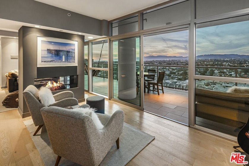 An exceptionally rare opportunity to own one of Azzurra's most - Beach Condo for sale in Marina Del Rey, California on Beachhouse.com