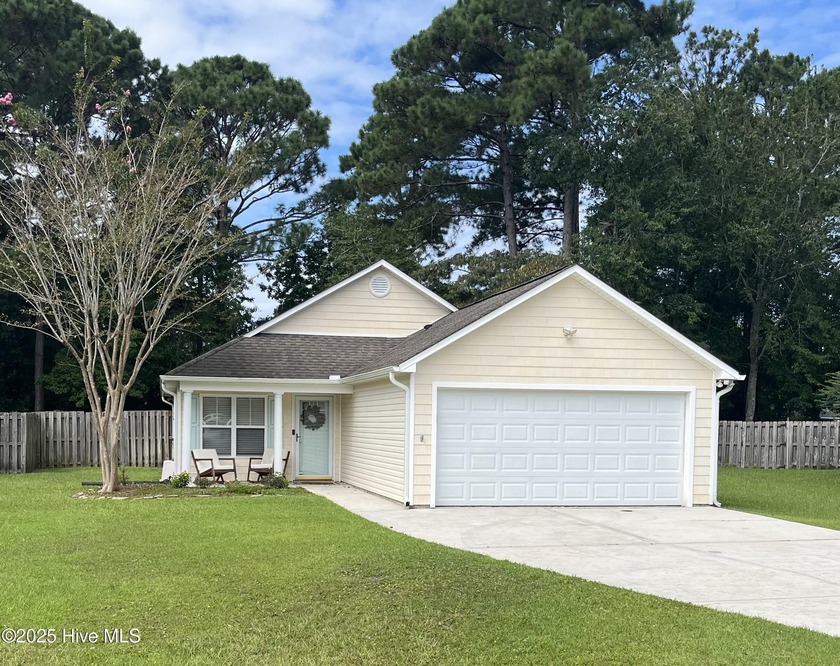 MOTIVATED SELLER! - Located on a large lot, in a peaceful - Beach Home for sale in Hampstead, North Carolina on Beachhouse.com