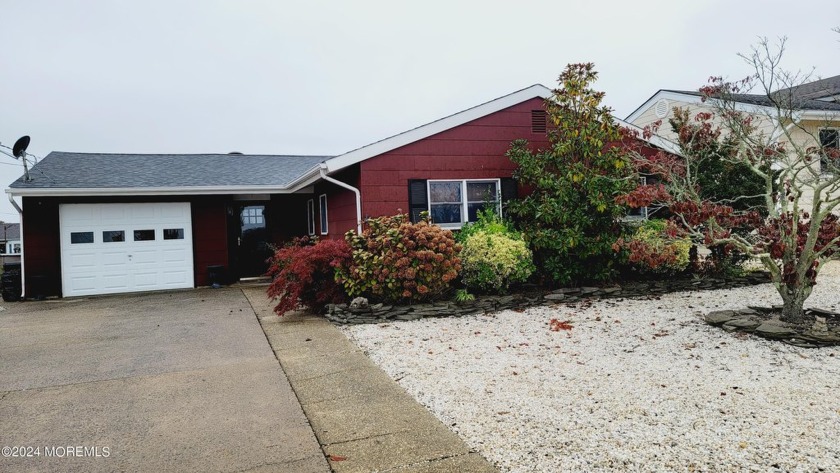 Waterfront expanded ranch 3 bedrooms- 1 & 1/2 baths, den/office - Beach Home for sale in Barnegat, New Jersey on Beachhouse.com