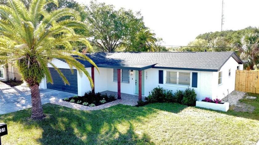 Welcome Home to this beautifully renovated, move-in ready home - Beach Home for sale in Holiday, Florida on Beachhouse.com