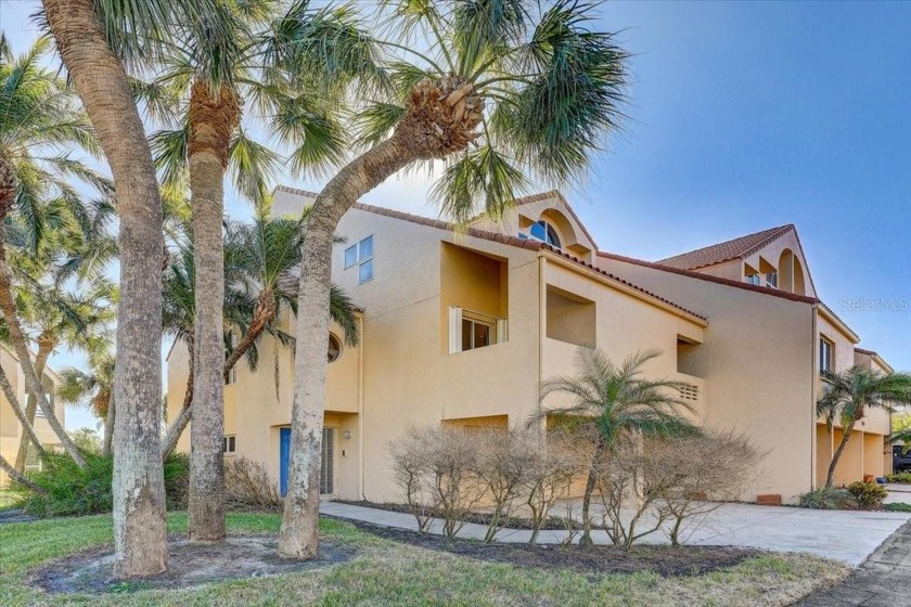 This rare 2 bedroom 3 bathroom multi-level townhome is just what - Beach Townhome/Townhouse for sale in St. Petersburg, Florida on Beachhouse.com