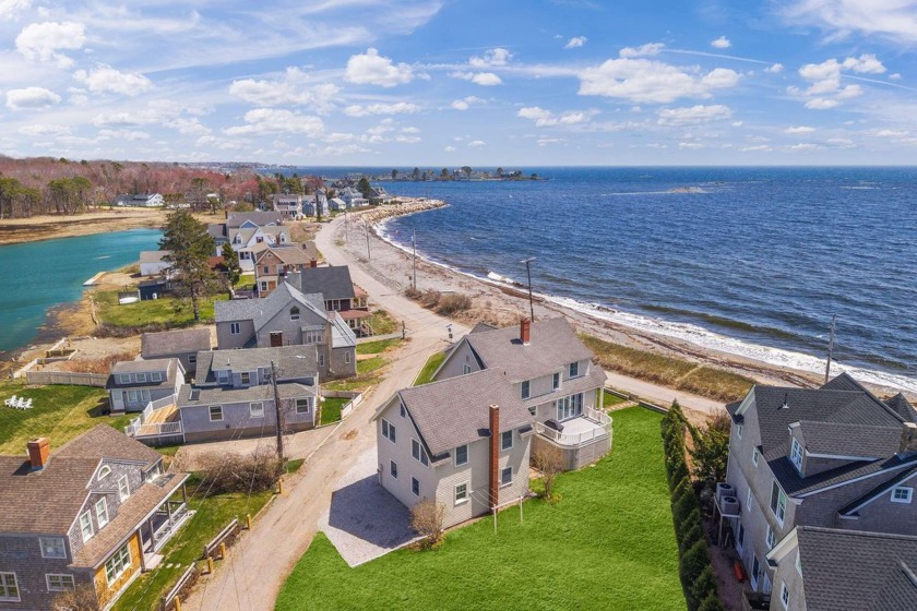 Welcome to 53 Great Hill Road, a classic 5 bedroom beach house - Beach Home for sale in Kennebunk, Maine on Beachhouse.com