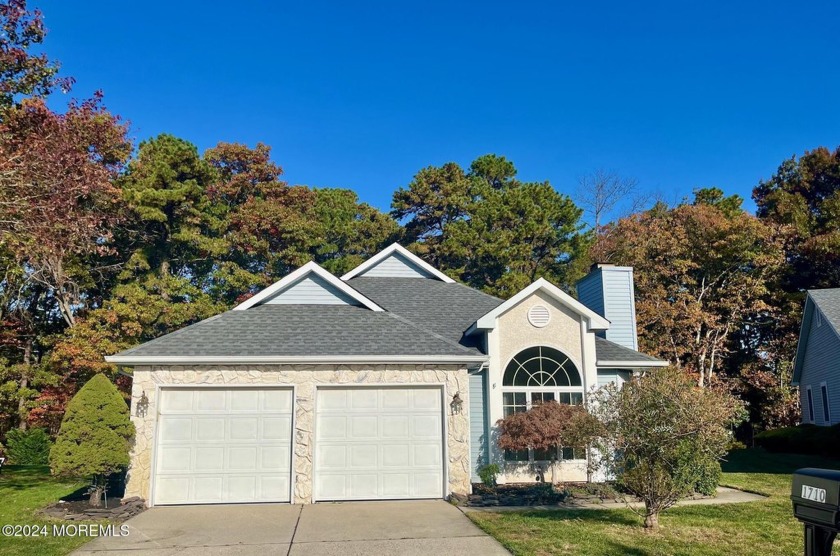 WELCOME TO GREENBRIAR WOODLANDS 55+ GOLF COMMUNITY,  THIS - Beach Home for sale in Toms River, New Jersey on Beachhouse.com