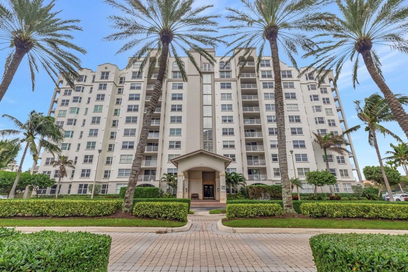 Beautiful Tropical 2 bedroom, 2 bathroom condo. Split floor plan - Beach Condo for sale in Highland Beach, Florida on Beachhouse.com