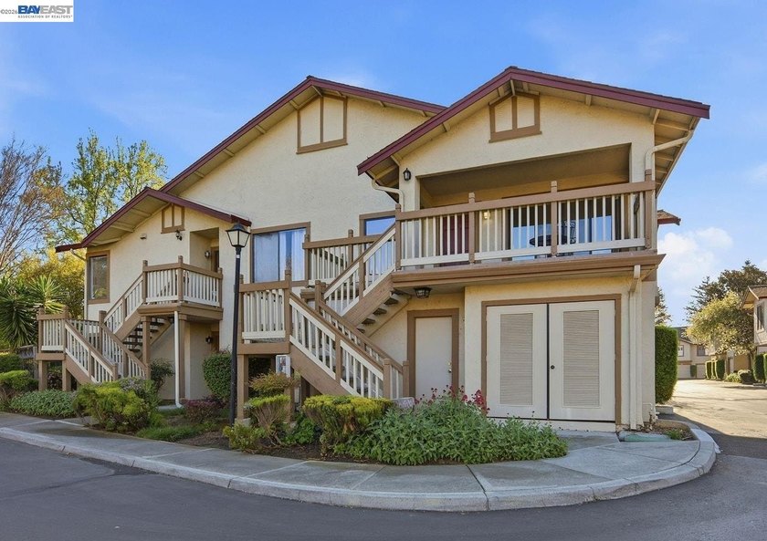 Bright and private end-unit condo in Fremont's desirable - Beach Condo for sale in Fremont, California on Beachhouse.com