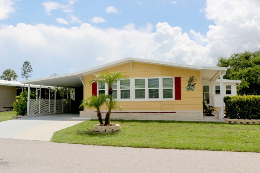 Look no further- this is the one! This pristine 2-bedroom 2-bath - Beach Home for sale in Sarasota, Florida on Beachhouse.com