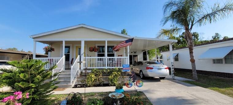 FLORIDA LIVING AT IT'S FINEST!!!  NO REPAIRS NEEDED! METICULOUS - Beach Home for sale in North Fort Myers, Florida on Beachhouse.com