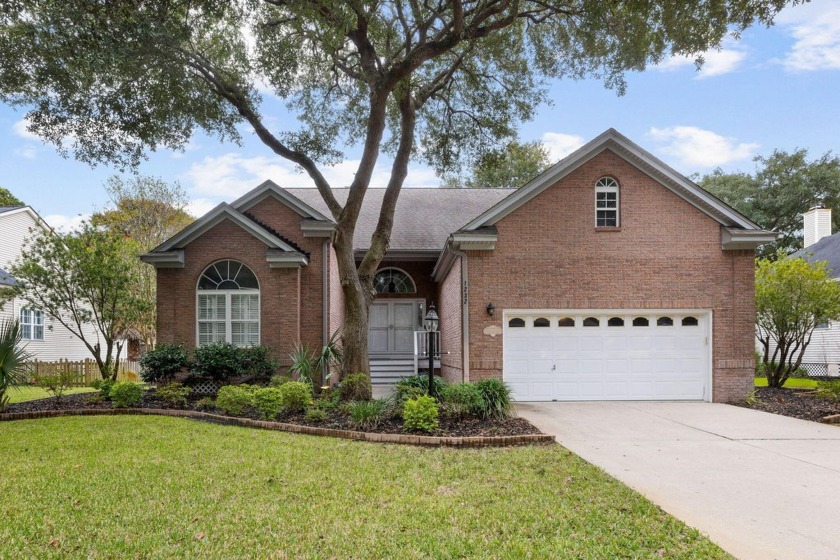 Beautifully updated and meticulously-maintained single-level - Beach Home for sale in Mount Pleasant, South Carolina on Beachhouse.com