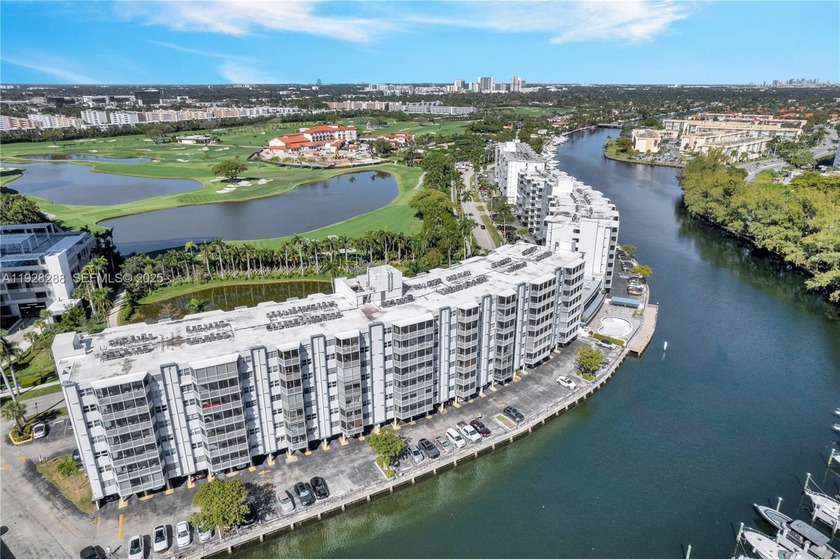 **COME SEE THIS BEAUTY !!! * BRIGHT AND SPACIOUS ONE BEDROOM ONE - Beach Condo for sale in Hallandale Beach, Florida on Beachhouse.com