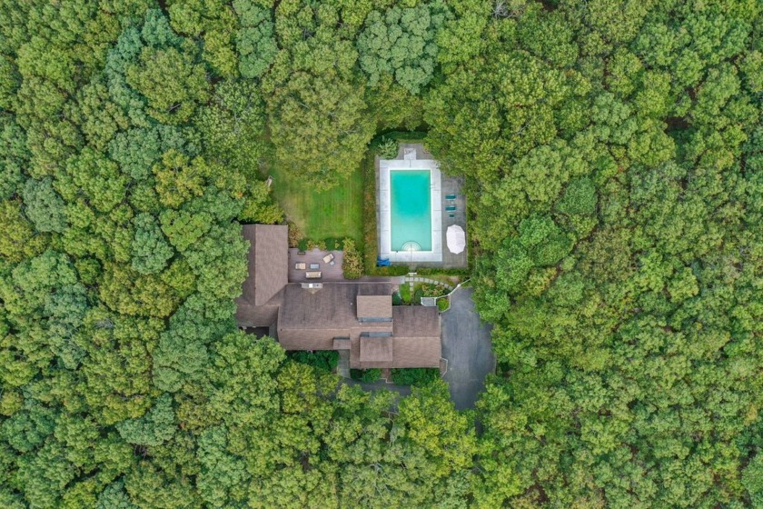 There are countless opportunities here! This contemporary 3,328 - Beach Home for sale in Water Mill, New York on Beachhouse.com