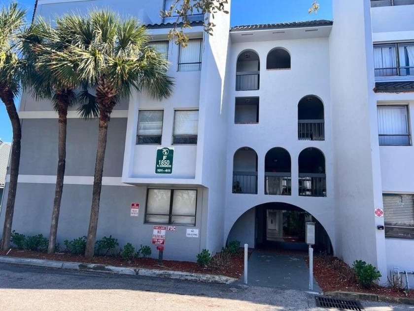 This is an investment opportunity - A lovely 2/2 corner unit - Beach Condo for sale in West Palm Beach, Florida on Beachhouse.com