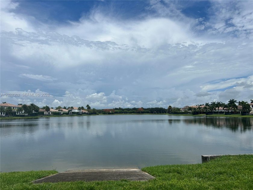 Beautiful waterfront townhouse located in the highly desirable - Beach Townhome/Townhouse for sale in Cooper City, Florida on Beachhouse.com