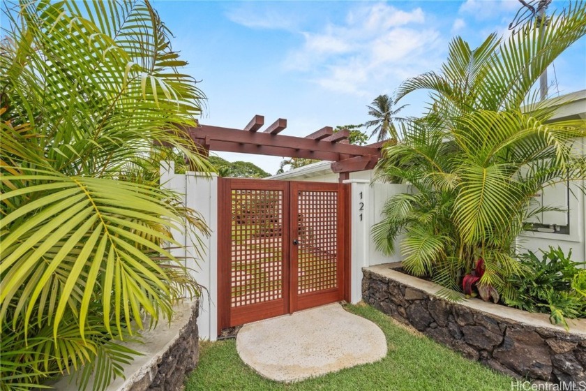 This is the one you have been waiting for!  This turn key - Beach Home for sale in Kailua, Hawaii on Beachhouse.com